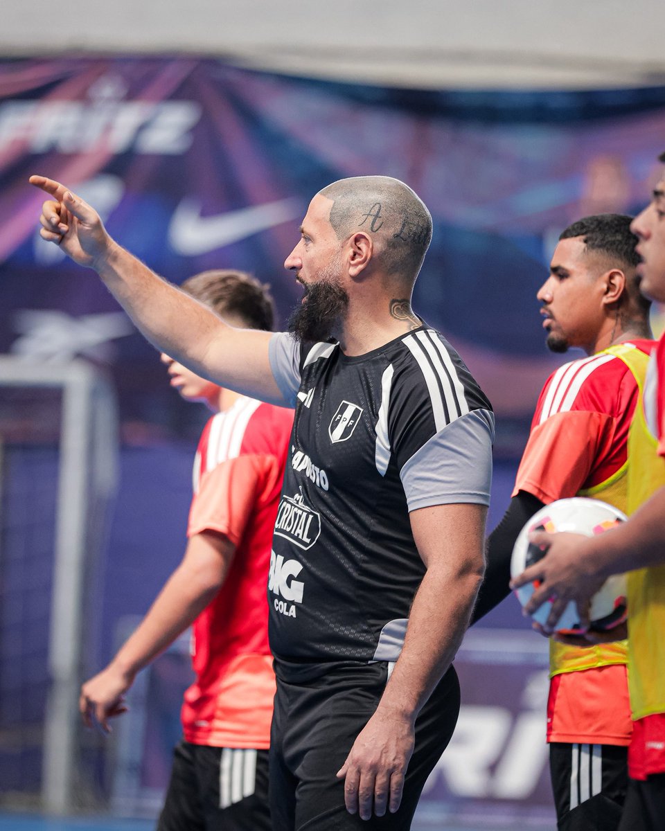 SeleccionPeru's tweet photo. ¡ððŒð»ðð¶ð»ðð®ðºðŒð ð¹ðŒð ðð¿ð®ð¯ð®ð·ðŒð ð²ð» ð²ð¹ ð³ðððð®ð¹! ðªðµðª
#LaBicolor de Futsal Mayor realiza su segundo microciclo del año, con miras al torneo LIGA EVOLUCIÃN 2026
#UnSentimientoQueNosUne https://t.co/rDmlpY2pxN