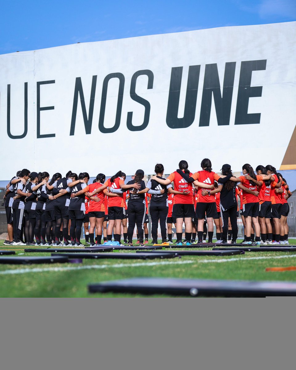 SeleccionPeru's tweet photo. ¡ððºðœð²ðð®ðºðŒð ð¹ðŒð ðð¿ð®ð¯ð®ð·ðŒð ð²ð» ð¹ð® ðŠðð¯ðð±! ðð»ââïž
#LaBicolor Femenina Sub15 ðµðª inició sus entrenamientos en La Videna de San Luis.
#UnSentimientoQueNosUne https://t.co/JpkcVvDNd4