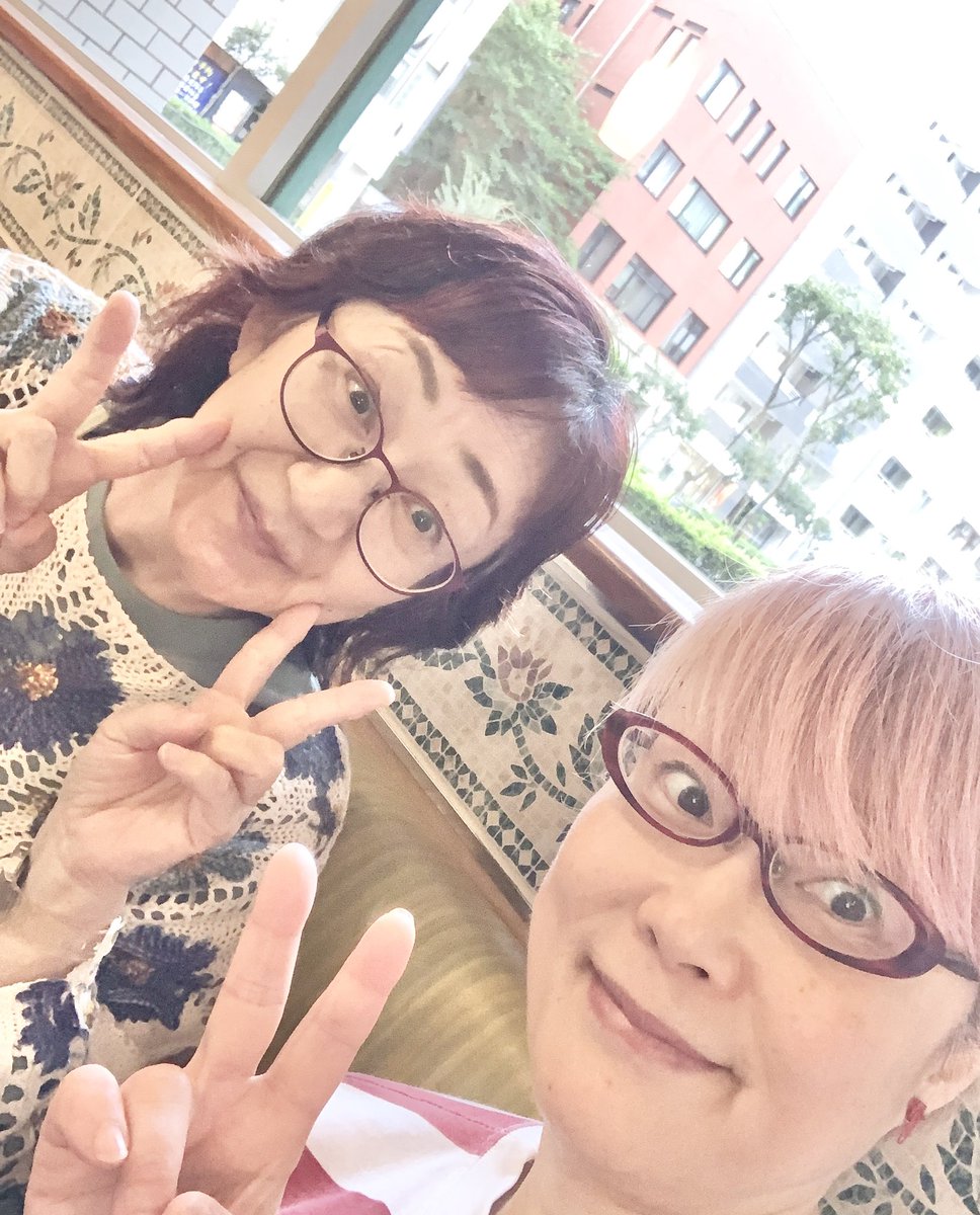 nackyremi's tweet photo. 昨日は元気なモコちゃんと会えたよ❤️やっとだね〜でもまだまだ舞台復帰は無理みたいで💦焦らずゆっくりとね💪
お互い後厄なので残り半年気をつけて過ごしましょう♪
ご丁寧に快気内祝いありがとう✨
#還暦 https://t.co/EB58y2htfD
