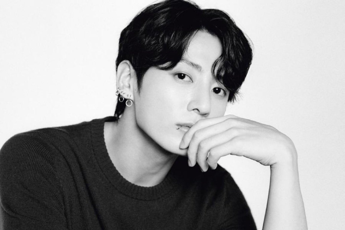 LevoreMagazine's tweet photo. Jung Kook holds the record for the most #1 hits by a K-pop soloist on the Billboard Global 200 chart, with three chart-topping songs. 👑🔥

#JUNGKOOK #BillboardGlobal200 #Kpop https://t.co/BjNswIFIxJ