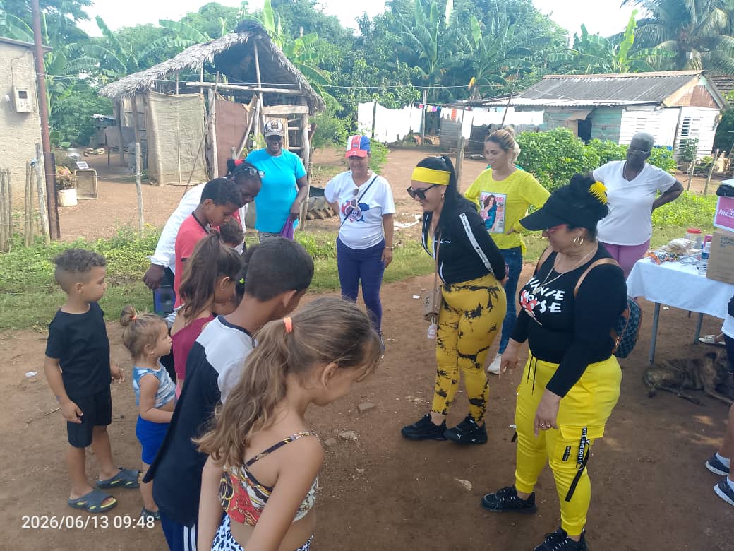 YusleBaragua's tweet photo. Este sábado llegamos a la circunscripción número 7 del consejo popular Gaspar, comunidad El Pilar. En trabajo Comunitario Integrado compartimos con los niños y pobladores. #BaraguáPorMás. https://t.co/8CH3P3t05k
