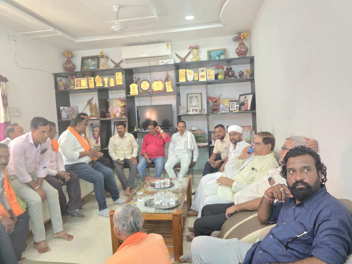 devkarsaheb's tweet photo. ग्राम जुलुम एवं मुंद्रा (अभनपुर) में जनसंपर्क अभियान के दौरान प्रधानमंत्री श्री नरेंद्र मोदी जी की जनकल्याणकारी योजनाओं के लाभार्थियों से आत्मीय भेंट कर उनके अनुभव जाने। जनता का विश्वास और योजनाओं का प्रभाव ही विकसित भारत की मजबूत नींव है। https://t.co/kiow8oOsJx