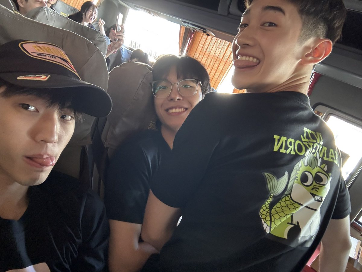 almondebutter_'s tweet photo. น้องโปร check check กับน้องเคนน้องพอลและ อยู่คนละสีด้วย 🥺💚 เที่ยวให้สนุดน้าเดก ๆ 
#ProgressPassawish 
#GMMTVOuting2026 https://t.co/xzdQmwOg0T