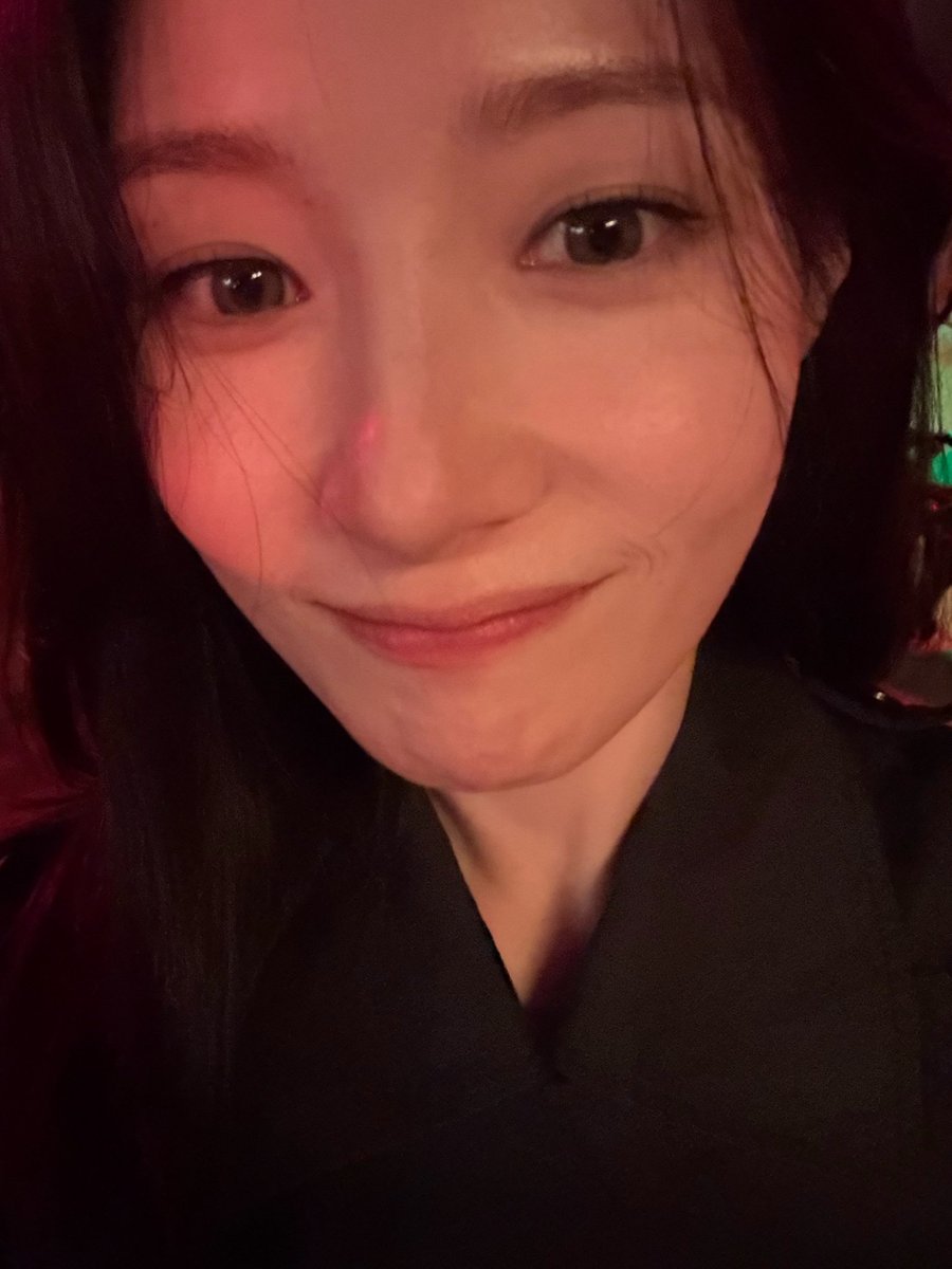 jcyfiles's tweet photo. 260615 bbl live 🫧

Chaeyeon shared more about how she found out about the 1st place win ~ She was right in the middle of filming when her stylist ran over to share the news excitedly! At first, she posted her story, celebrated quietly and returned to filming. But then, when she sat alone on her chair between cuts, she said the emotions really sank in and she began to cry, which even startled the staff! 🥹

She also said that these days, she's trying to be more honest with her emotions instead of bottling them up the way she would when she was younger. She realized that crying is important both when you're sad and when you are overwhelmed with happiness and letting herself feel those emotions fully has made her feel so much lighter and happier. ✨

#정채연 #JungChaeyeon #IOI
