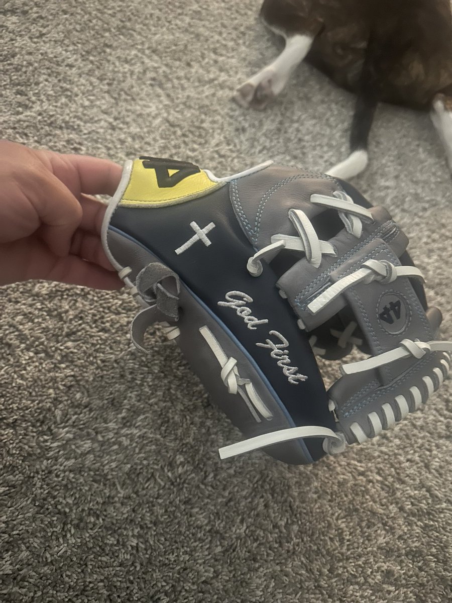 kochie7's tweet photo. @ballgloveking my son wants you to rate his glove @44ProCustom https://t.co/twNwKhwTkN
