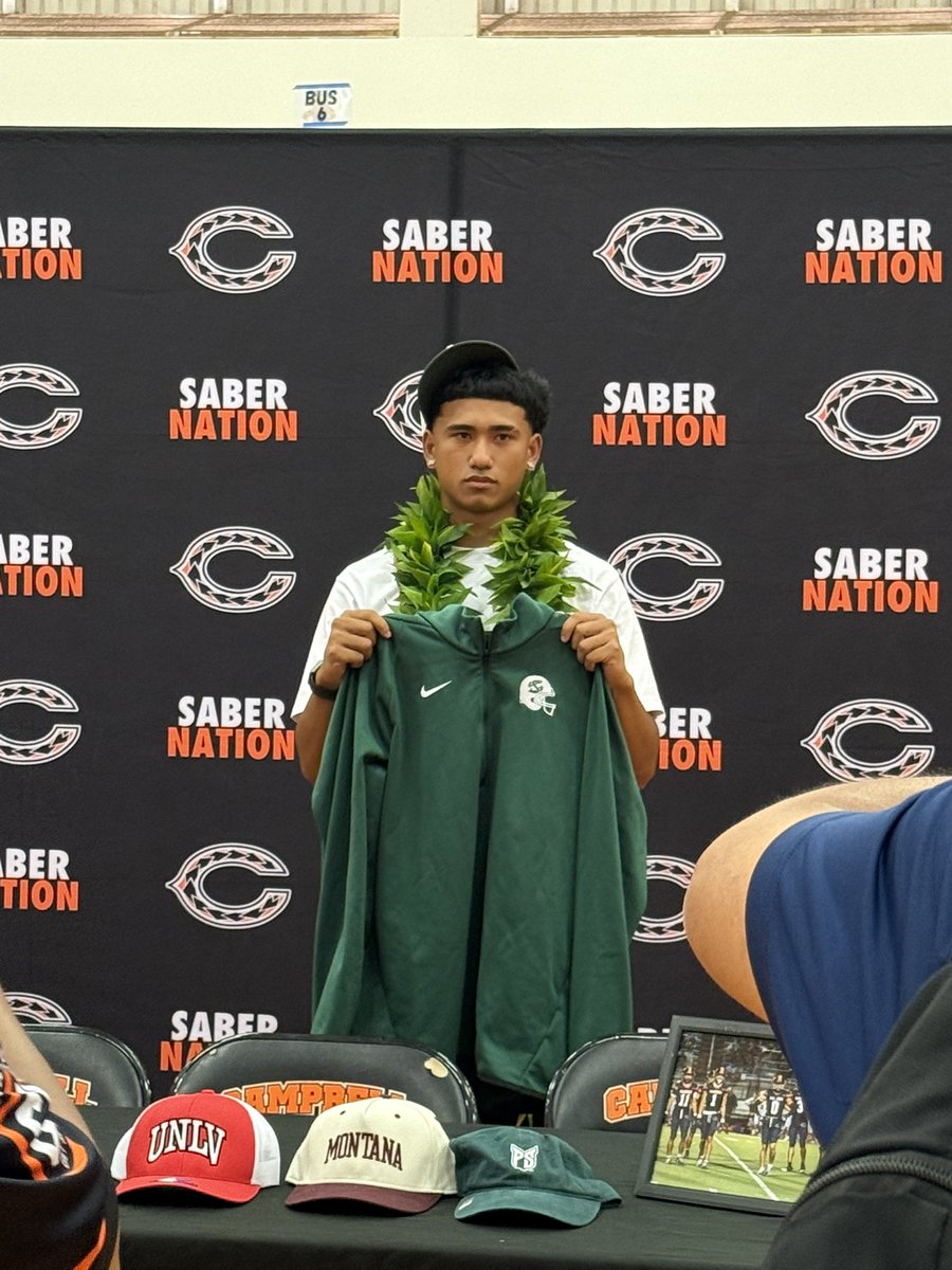 empaulsonmedia's tweet photo. commitment alert ‼️ @isaiah_chong 3 ⭐️ DB has committed to @SacHornetsFB ahead of his senior year @SaberFootballHI 🏈 #Hawaii #HighSchoolFootball 🤙🏼 @KHONnews @khon2SportsTV @RobDeMelloKHON @Mitch_Riberal https://t.co/NqFvUS0ZkA
