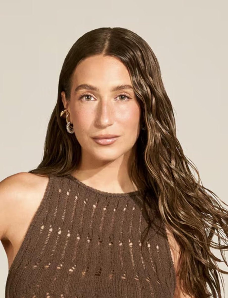 bbybeyhive's tweet photo. Spot the difference, difficulty level: impossible. #loveislandusa https://t.co/zVi8rW8X07