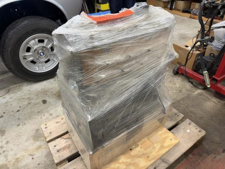 Silodrome's tweet photo. This is a BMW M10 long block crate engine that is said to have been bought from an East Coast BMW dealer as a replacement for a BMW 2002Tii. The engine was never used, and it now remains in new-old-stock condition on its original shipping pallet.

https://t.co/8hM2qCiXHu https://t.co/6G8JLwfdbp