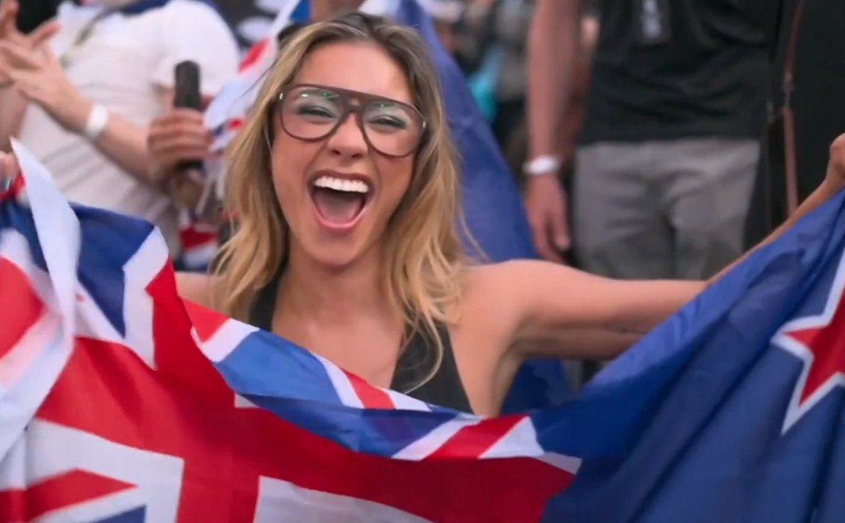 LowBlockClub's tweet photo. 📸 - This New Zealand fan is enjoying the game! 🇳🇿 https://t.co/gMJ4tO6csO