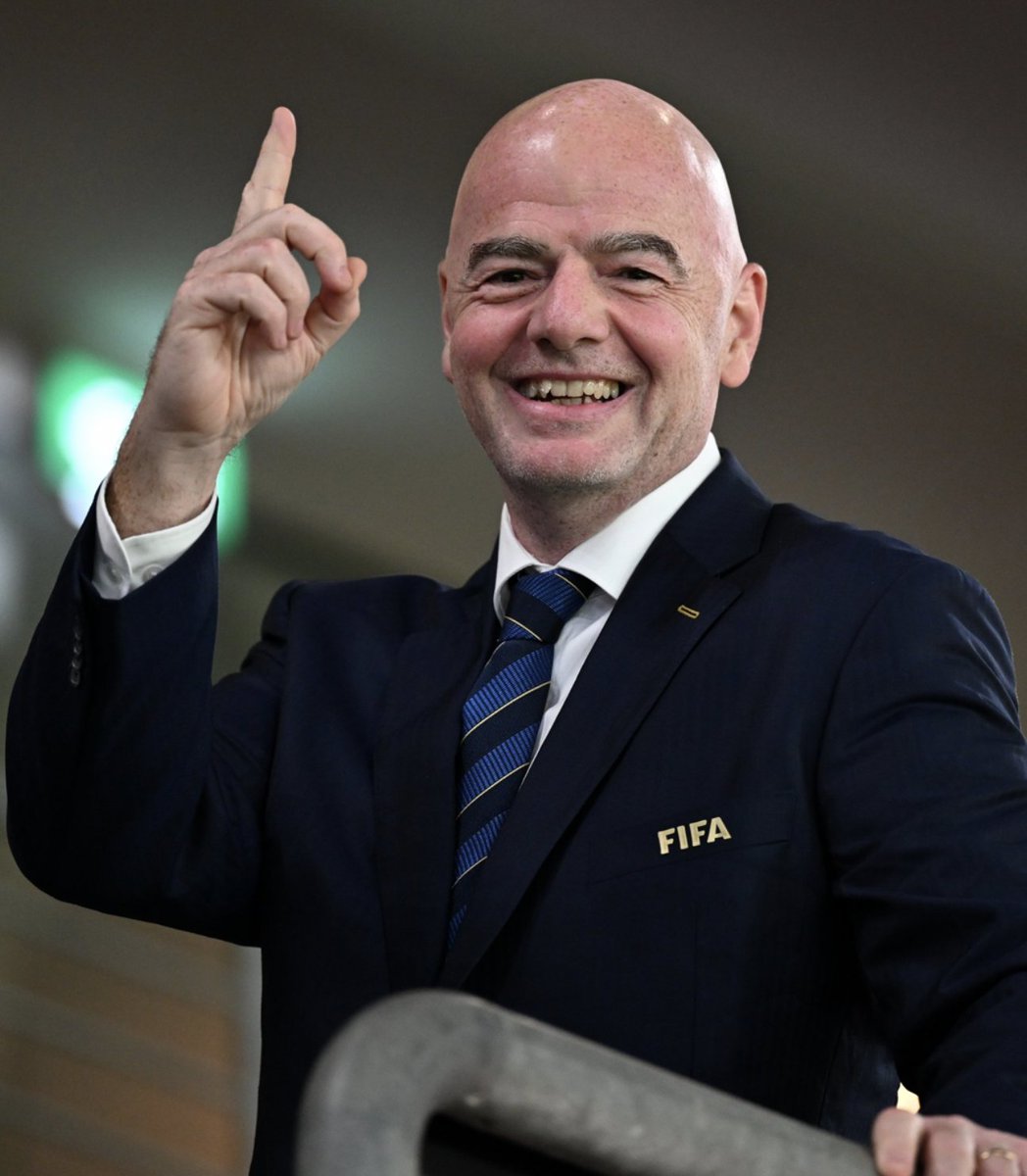 PolymarketSport's tweet photo. 🚨BREAKING: FIFA Peace Prize winner, Donald Trump, will be allowed to lift the World Cup trophy with the winning team.