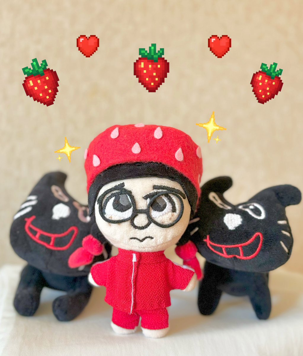 k_y_neko_'s tweet photo. 母が作ったｷﾖｷｯｽﾞぬいが𝑺𝒐 𝒄𝒖𝒕𝒆🐈‍⬛🍓✨️ https://t.co/yygMq8uq9k