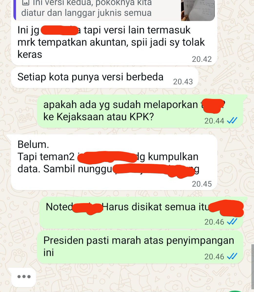 ferrykoto's tweet photo. Ndak salah mahasiswa yang membubarkan acara Total Politik di UGM di tengah situasi ini.

Di tengah situasi jomplang informasi dan suasana batin antara mahasiswa dan pejabat yang jadi pembicara.

Mas @budimandjatmiko @NusronWahid1 dan Sudaryono datang dengan kesadaran bahwa kebijakan pemerintah di sisi yg benar, dan di pikiran mereka, sebagai bagian kekuasaan, semua pelaksanaan di bawah berjalan benar. Menguntungkan rakyat dan negara.

Sementara mahasiswa UGM tsb punya kesadaran berbeda, bertolak belakang malah dengan para pejabat tsb. Kebijakan pemerintah di sisi yg salah, dan realitas di lapangannya nyata banyak penyimpangan. Merugikan rakyat dan negara.

Ciri kekuasaan itu sama-sama kita tahu lah mas Budiman dkk, selalu merasa benar, walau ditunjukan fakta ada penyimpangan di lapangan.

Pengadaan Motor BGN, Tata Kelola MBG, sudah terlihat ganjil, bau busuk menyengat, tapi kan kalian semua waktu itu tetap membela bahwa yang dilakukan BGN benar, bahwa MBG ini berjalan baik dgn tujuan mulianya. Sampai akhirnya semua kasep, uang rakyat di maling, kalian yg membela pun tertipu.

Sama dengan KDMP, sudah banyak bau busuk menyengat, dari pengadaan Truk yang serampangan, bangunan KDMP yang asal-asalan, rekruit manager yang bertentangan dengan UU, bahkan tidak ada sama sekali ruh koperasi di KDMP, kalian pejabat kan tetap buta tuli. Tetap membela program KDMP itu di jalan yang benar.

Di sana masalahnya, memang posisinya mahasiswa dan kalian pejabat saling berhadapan, tidak dalam sisi yang sama.

Mahasiswa menyuarakan amanat kesusahan rakyat, problem nyata di lapangan, kalian pejabat sesuai tabiatnya tentu membela tuan kalian yang memberi jabatan, yaitu Presiden.

Pertanyaannya, sebagai mantan aktivis mahasiswa, apakah tidak tersisa sedikit pun pada diri kalian, sensitifitas atas kesusahan dan masalah yang dirasakan rakyat di bawah?

Coba lah jujur dengan Nurani.

Ini saya lampirkan beberapa pengaduan yang masuk ke saya terkait program strategis Presiden. Pengaduan-pengaduan semacam ini saya teruskan ke kawan di kabinet yg saya yakin lurus, tidak membela membabi buta. Tapi ya tidak berdaya juga.

Mungkin jika Mas Bud, Nusron, dan Sudar punya akses lebih kuat ke Presiden, coba sampaikan ini. Jangan hanya puja puji di depan Presiden, coba berani sampaikan "Pak Presiden, program bapak MBG dan KDMP jadi bancakan di bawah, lebih baik hentikan dulu, evaluasi total".

Jika kalian berani sampaikan itu ke Presiden, maka barulah bisa duduk bersama mahasiswa, berdialog untuk perbaikan negeri ini. 

Salam
FK