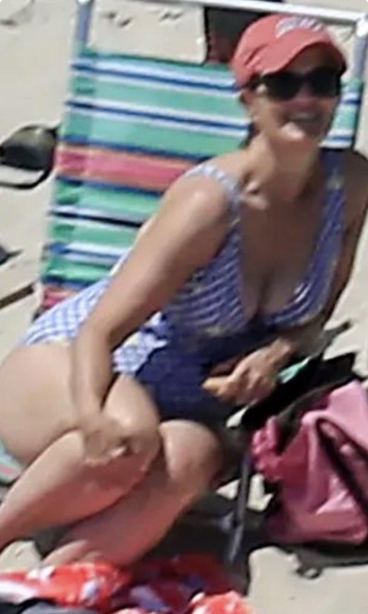 temetnoscoe's tweet photo. @TheRubberDuck79 @GovChristie Not a bad looking woman https://t.co/o11Lix1rBk