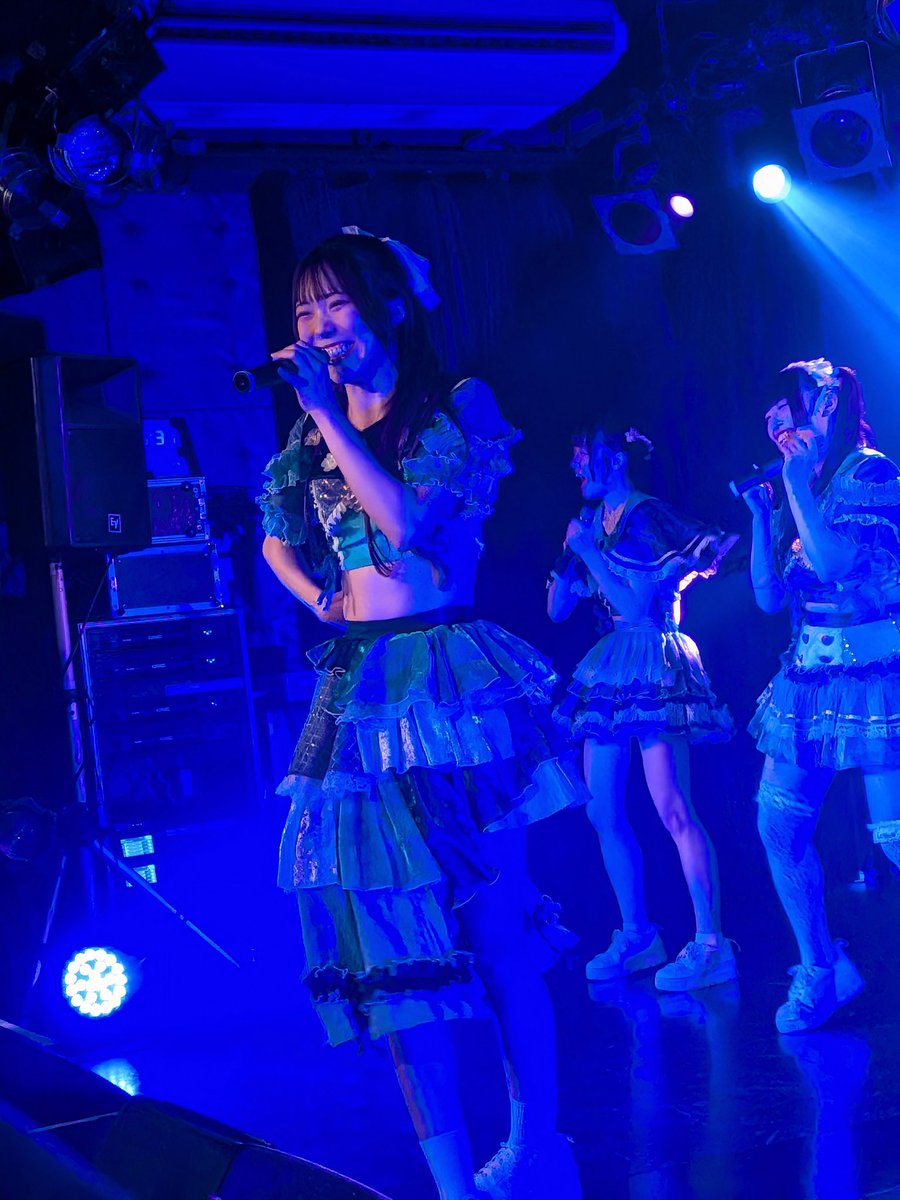 s_h_e_a_r_e_'s tweet photo. おはようございます
今日も曇り空☁
雨とは聞いてないけど、だいじょぶかな💦
ファイナルLIVE、とにかく楽しそうでした😊最後、腕組んで回る
#雨宮みのん さん🤍と #月透ないな さん🩷も楽しそう😚
#LOOPARADE
#熊野りり さん🧡のソロ
#熊野みみ さん💛の笑顔😁 https://t.co/6CcgPZIxm6