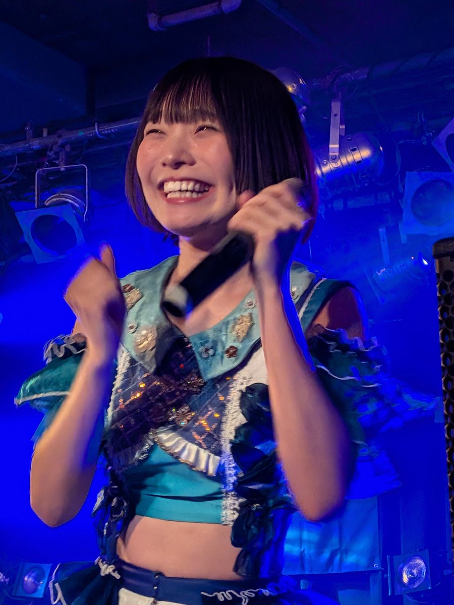 s_h_e_a_r_e_'s tweet photo. おはようございます
今日も曇り空☁
雨とは聞いてないけど、だいじょぶかな💦
ファイナルLIVE、とにかく楽しそうでした😊最後、腕組んで回る
#雨宮みのん さん🤍と #月透ないな さん🩷も楽しそう😚
#LOOPARADE
#熊野りり さん🧡のソロ
#熊野みみ さん💛の笑顔😁 https://t.co/6CcgPZIxm6