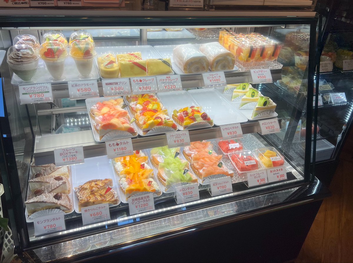 marumarutakama's tweet photo. 東長崎本店の6/16、11:15現在のショーケースです！
お電話でのお取り置き可能です🥳

☎️095-839-0009 https://t.co/pCIDq2DCZS