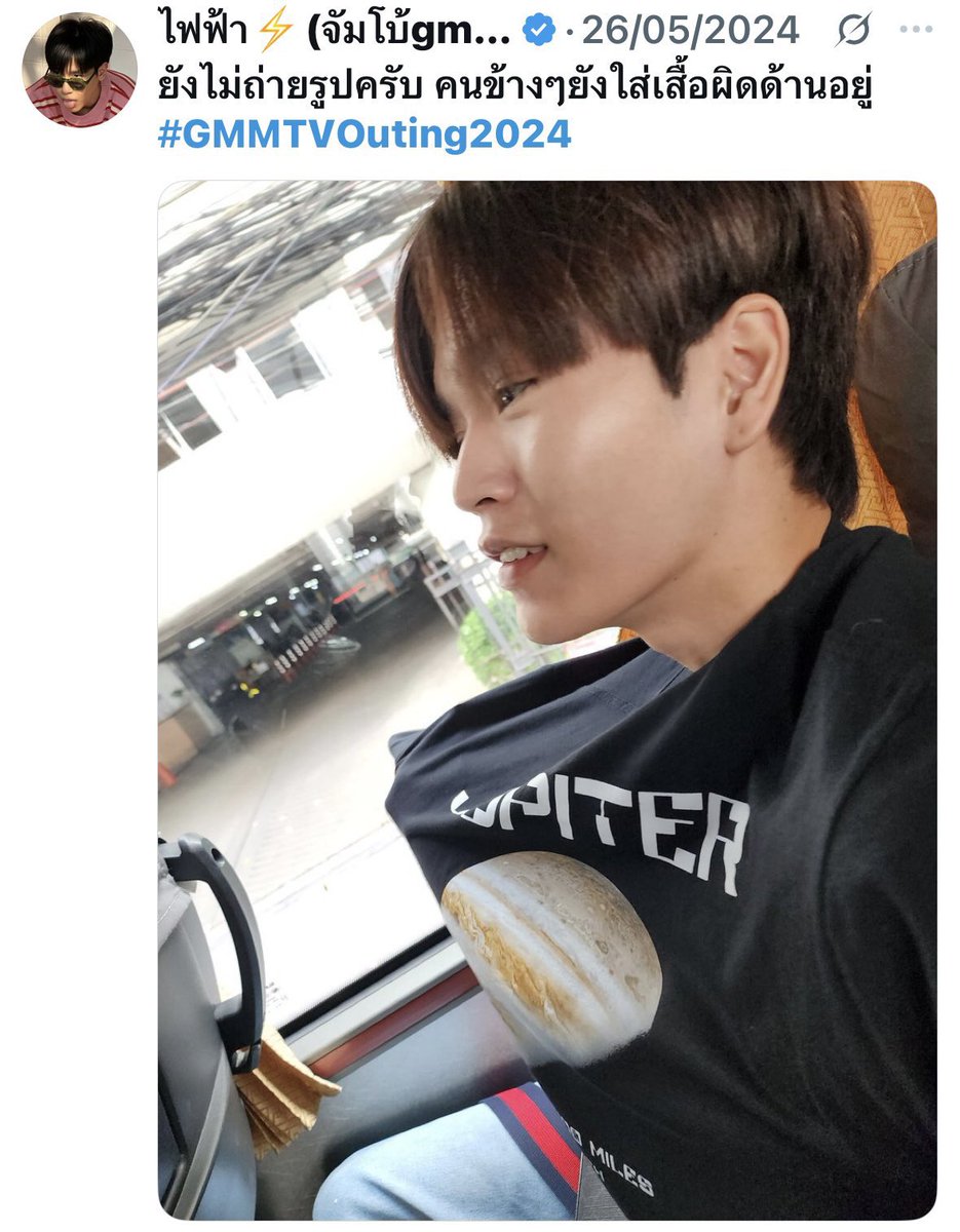 coolnekodaisuki's tweet photo. 2023                                                        2024
2025                                                        2026

มีแฟนให้นั่งข้างทุกปีมันดีแบบนี้เอง

#GMMTVOuting2026
#JuniorMark #junniorrs #markjrtn https://t.co/D4sI2dfYPR