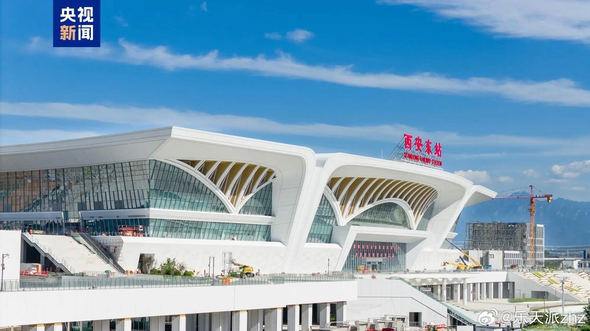 JRUrbaneNetwork's tweet photo. Xi'an East Railway Station is complete! ready to open with the Xi'an–Shiyan HSL on July 1. The Xi'an–Shiyan HSL is a more direct diagonal HSR trunk line between Xi'an and Wuhan providing relief to the busy Xi'an-Zhengzhou and Wuhan-Zhengzhou HSR. For some reason... https://t.co/ieW71UhXmr