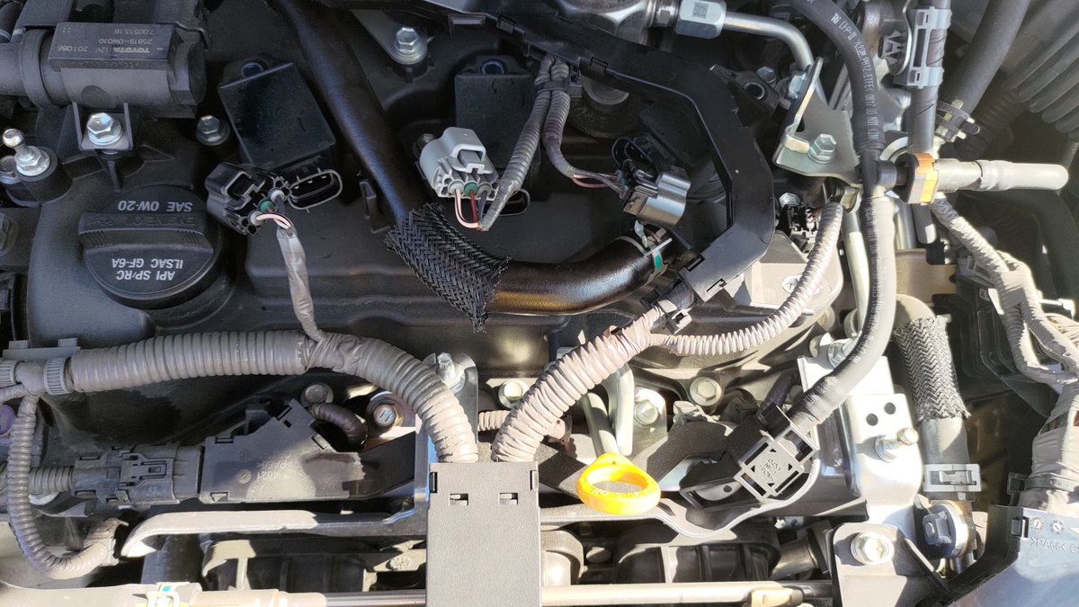今日は朝から車イジイジ🔧 ノーマルイグニッションコイルから オカダ