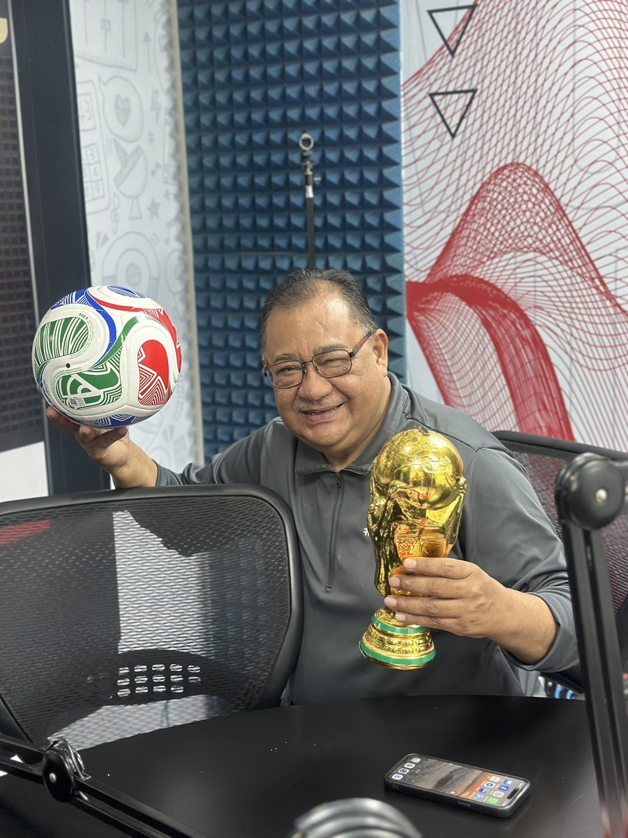 netolopezradio's tweet photo. César Ríos: Recibir de la Diáspora casi 10 mil millones de dólares en remesas el año pasado y estar invirtiendo sus ahorros aquí en el país, esto es identidad… esto es estar cerca del país.
@elsalvador
@503dailynews
🔗 https://t.co/NnAAxS8DLr https://t.co/ahkmdcSN4V