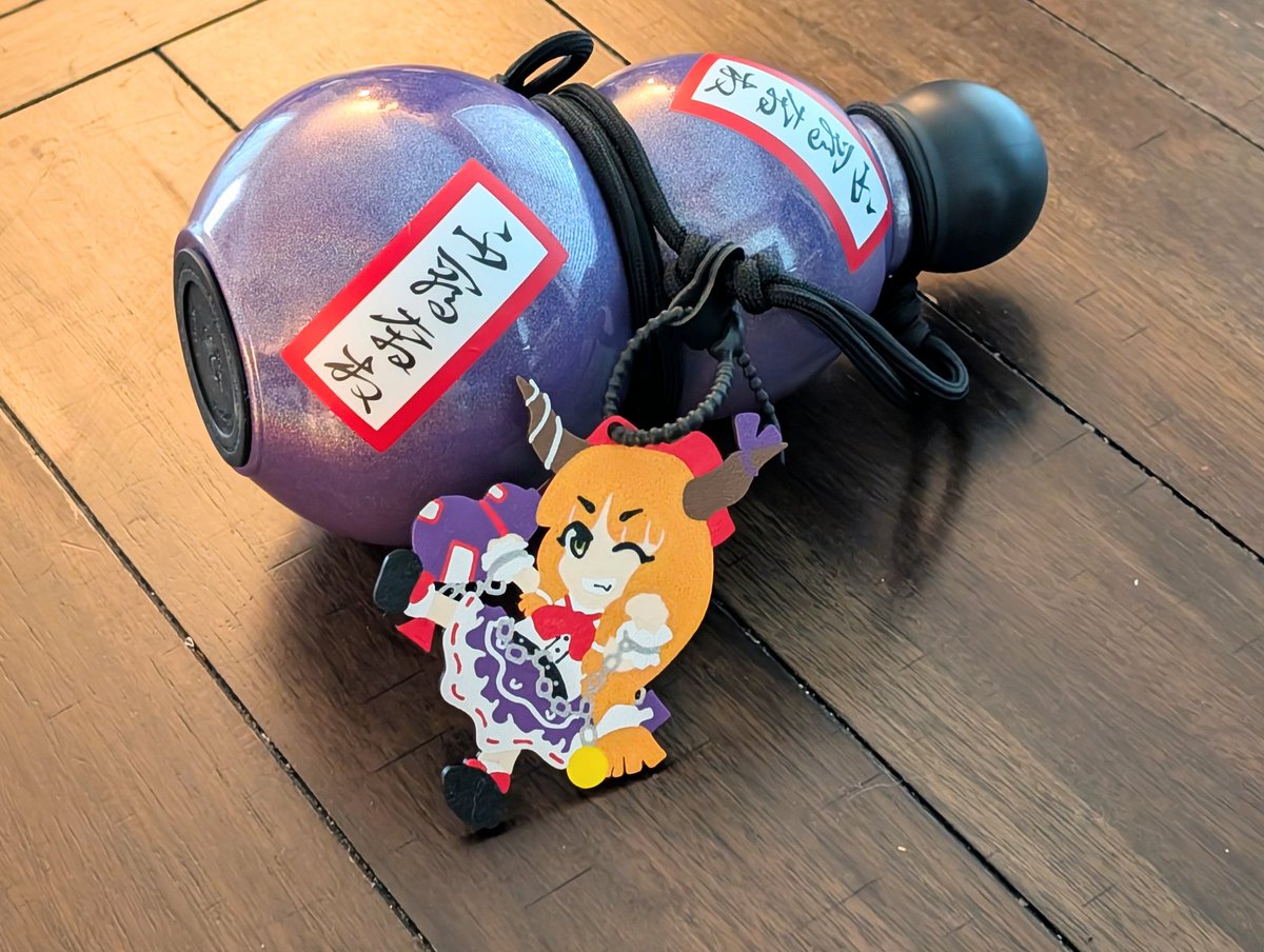 LisuWorks's tweet photo. TouhouFest this weekend! Lets start with some new merch:
3d printed Suika charm that may come with cool bottle. https://t.co/GONME7mFKb