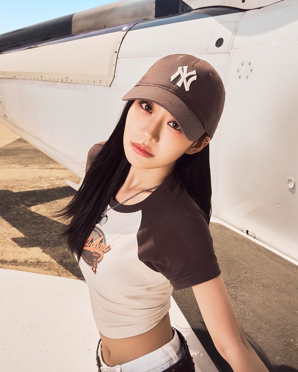 _JULIE_JOOWOO's tweet photo. MLB.Kiss into Hot summer #쥴리 #JULIE https://t.co/pJ9saXG9Tx