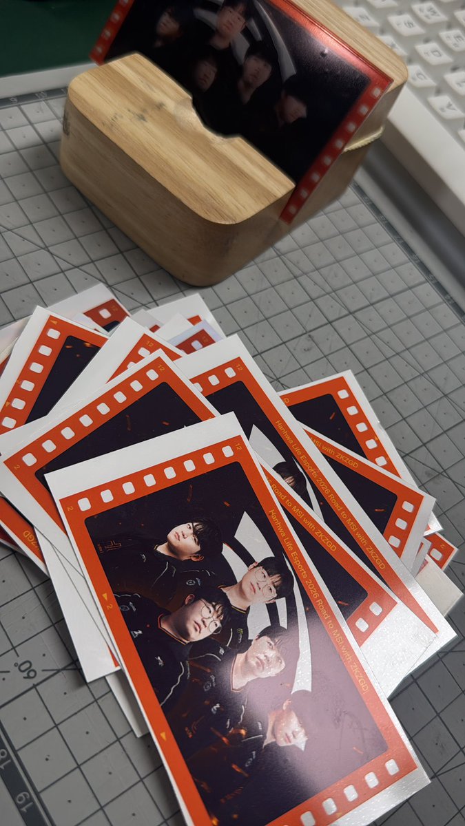 kimsnack91's tweet photo. 회사에서 월루짓 준비완료🧡 https://t.co/oWy0aBtfGw