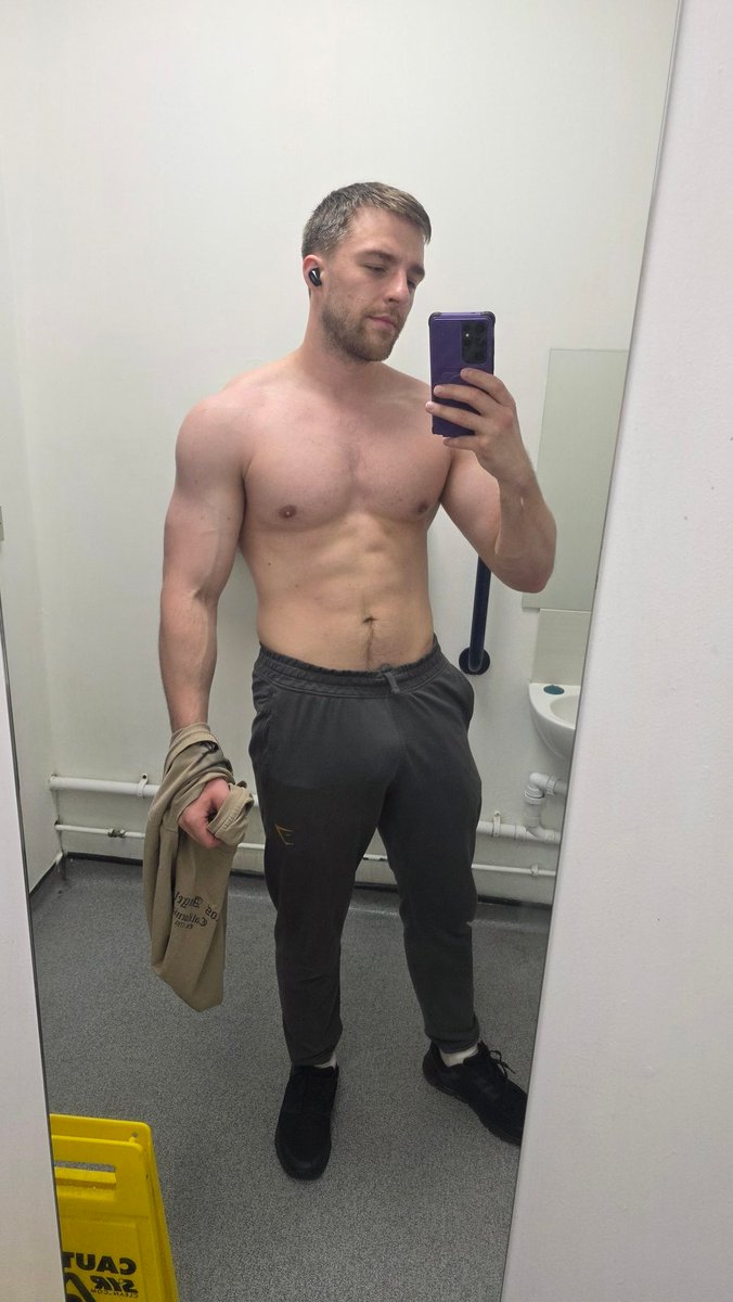 RichValFarron's tweet photo. The pump was pumping and the vein was... veining? https://t.co/qYQfgNDHD8