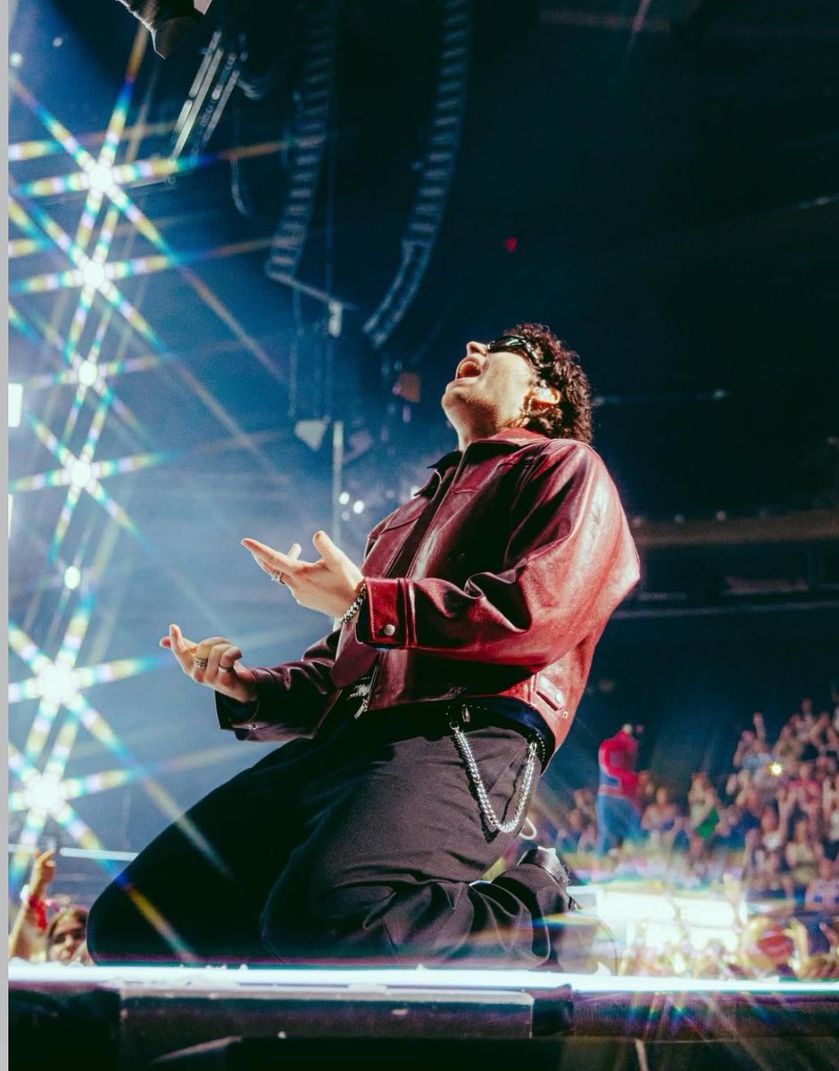 lrhsources's tweet photo. New (and insane) HD pictures of Luke yesterday 🤤

#NYCIsAStar #MSGIsAStar #EASNYC #EASTour https://t.co/4ppJy752gX