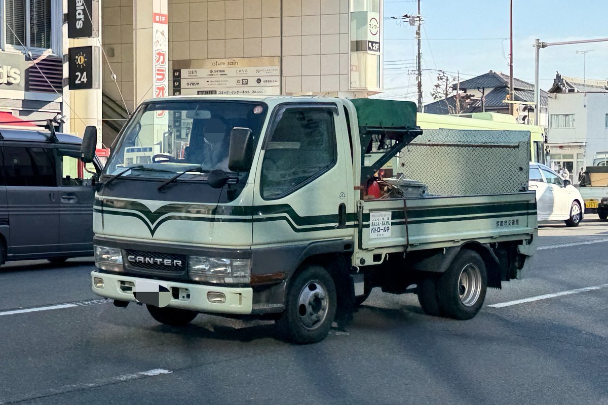 JpSagarail's tweet photo. 京都市交通局の事業用車両たち https://t.co/sld8b6qrMs