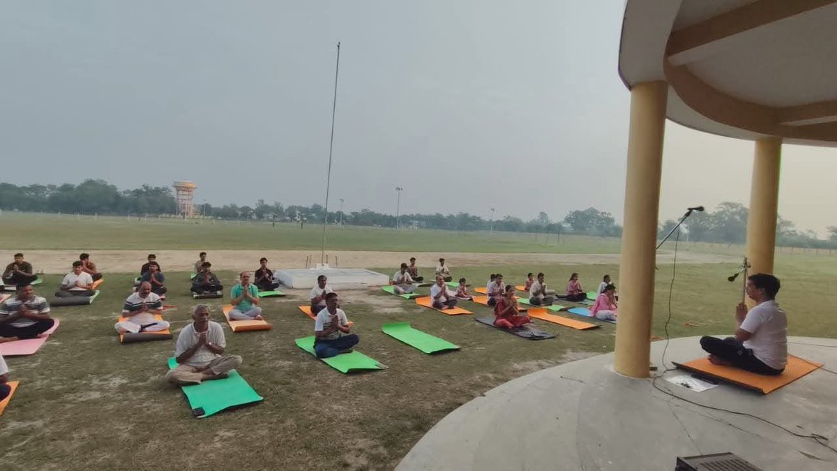 ANDUAT1's tweet photo. अंतर्राष्ट्रीय योग दिवस के उपलक्ष में आचार्य नरेंद्र देव कृषि एवं प्रौद्योगिक विश्वविद्यालय, कुमारगंज, अयोध्या में योग शिविर के आयोजन की शुरुआत हुई। माननीय कुलपति डॉ. ज्ञानेंद्र प्रताप सिंह जी के दिशा - निर्देशन में शिविर का आयोजन किया जा रहा है। https://t.co/hSNnBiZ70o