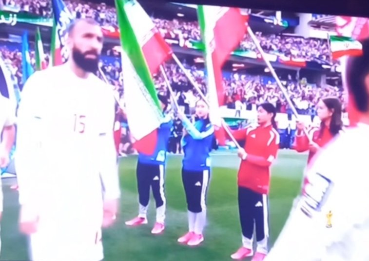 FatmhDy62430's tweet photo. از دست آورد های سس خرسی  ممنوع کردن پرچم شير و خودرشید در ورزشگاه های 1مریکا اونم در شرایطی که ایران در حال جنگ با 1مريکا ست...
هیچکس مثل چاهزاده نمیتونست کاری کنه که درحال جنگ هم دشمن رو وادار به پذیرش پرچم مان کنیم. 
#WorldCup2026 https://t.co/MYc6TVOsva