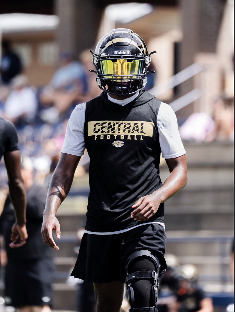 MessiahTheGoat's tweet photo. Thank you to the man above for allowing me to be able to play this game once again🙏🏾 https://t.co/WBkhHmm7dr