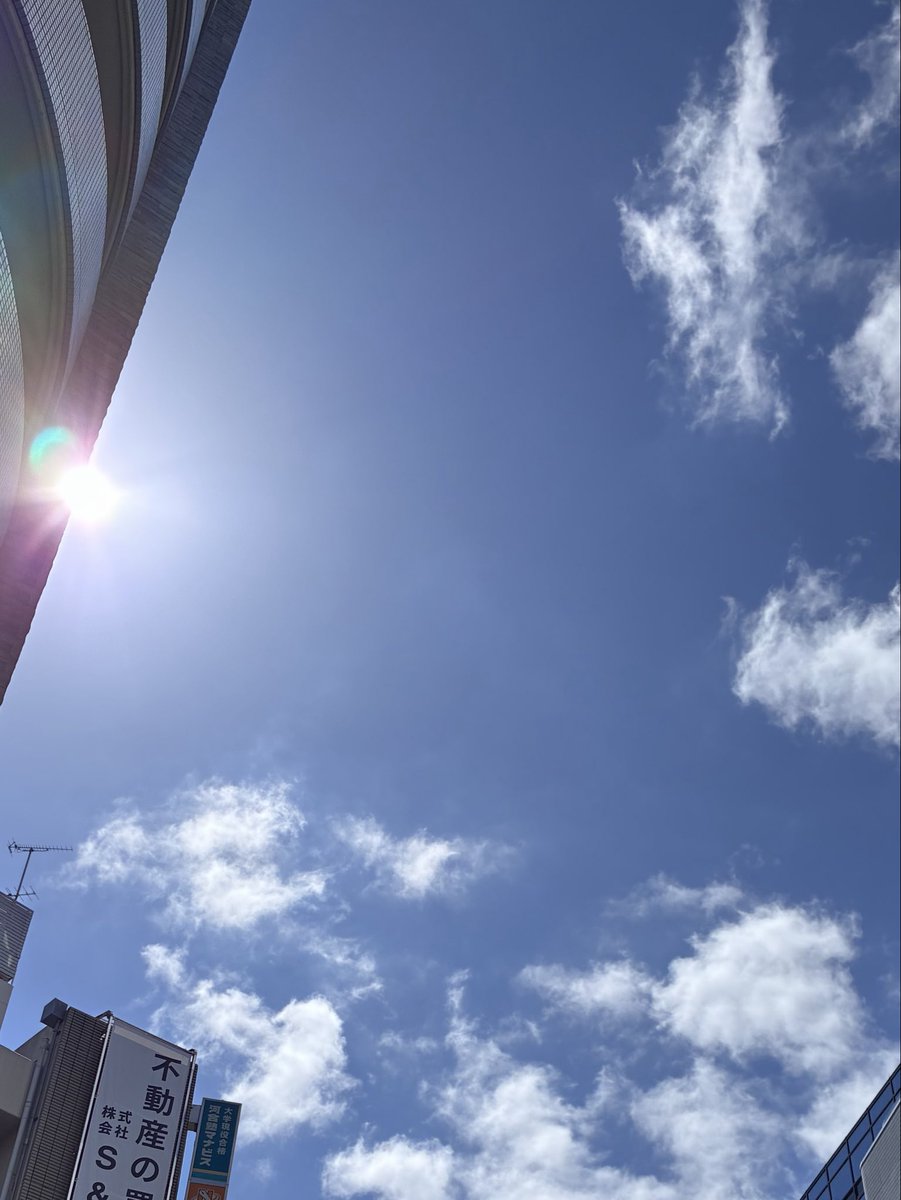 hogushisyokunin's tweet photo. 6/16（火）本日の職人

木村　石田　佐藤　空

今日は真夏という感じの暑さになってきました☀️
明日以降は梅雨空になる様なので貴重な晴れですね〜

本日の最短のご案内は14時10分です👍

大事な仕事の前に筋肉をほぐすと良いパフォーマンスができますよ！
運動前後にもご利用ください♪

#ほぐし職人 https://t.co/mPd6bPdNMw