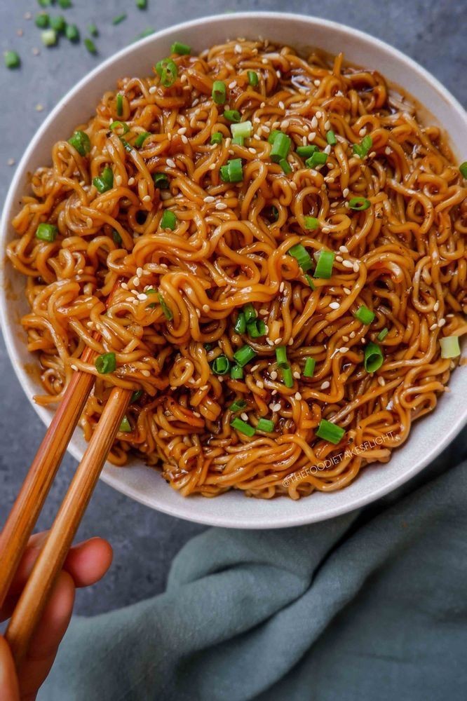 sydthememe's tweet photo. Happiness is a hot bowl of noodles😜 https://t.co/DsnQqD5Ki3