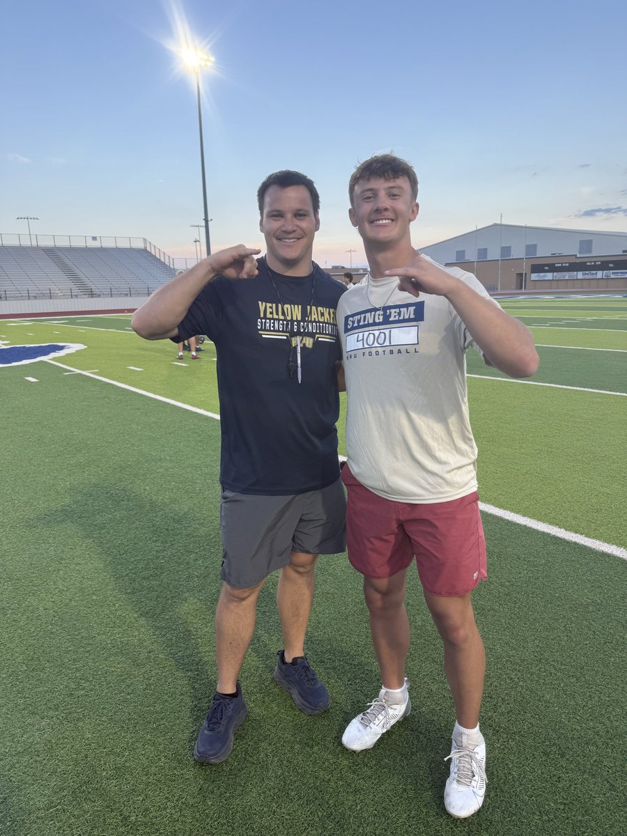 Brett_Alver's tweet photo. #AGTG After a great conversation with @CoachRCollins and @CoachSnyde I am beyond blessed to receive my first offer to play football at the next level from @hputxfootball. 
@CoachBrownLBs @CoachWinings @CoachWhiteDB1 @sixstarfootball @806hsscmedia @BenjaminGolan @PressPassSports @KaleSteed @JGonzalesJr10 @PrepRedzoneTX