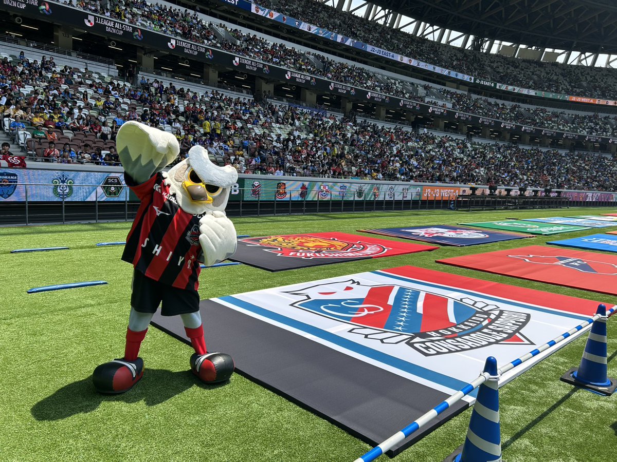 dolekun's tweet photo. #JリーグオールスターDAZNカップ に行ってきたよ！🏟️⚽️✨

久しぶりの東京出鳥🦉💨
久しぶりにマスコットのみんなと会えて、
たくさん遊べて、とてもうれしかったよ～🙌💕

写真がたくさんあるから、
これから少しずつアップしていくね～📸✨

#マスコット大集合
#consadole #コンサドーレ #ドーレくん https://t.co/SdVaZ9WYcU