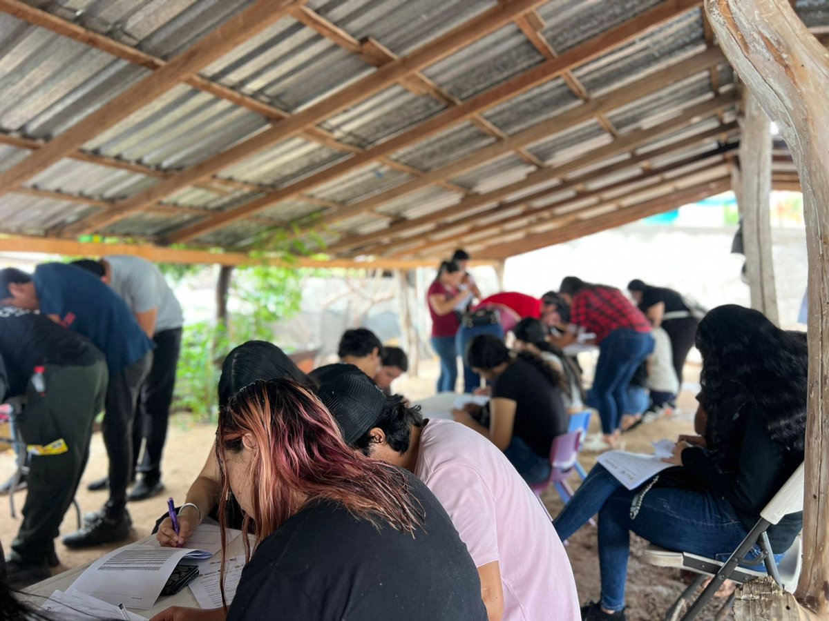 Bety_Olivares's tweet photo. Desde el municipio de Culiacán, #Sinaloa nos encontramos trabajando con jóvenes que están dispuestos a construir comunidad y reconstruir el tejido social de la mano de las instituciones.

Junt@s, con alegría y esperanza Las y #LosJóvenesUnenAlBarrio por el bienestar.

#HumanismoMexicano
#PrimeroLosPobres 🇲🇽❤️