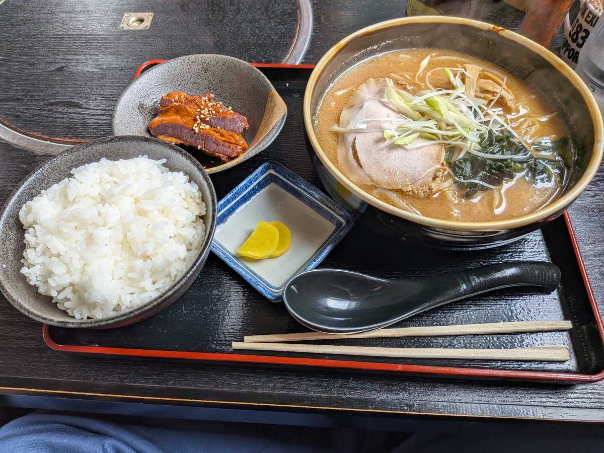 SrwSoul's tweet photo. 出張飯！

今日は鈴やさん

角煮定食になります！

美味しかったです✨ https://t.co/V60pjtoDjP