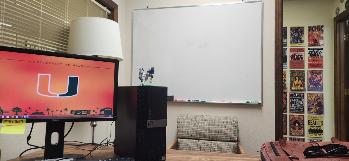 JonnyV983's tweet photo. Check out my office! Im only part time! https://t.co/I2XIjOZ9Ce