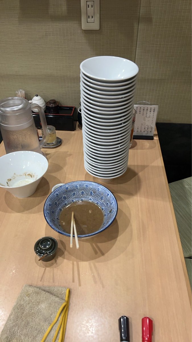 SHODAINIBOSUKE's tweet photo. 新生現る！！

昨夜歴代記録2位🥈
女子1位🥇
替え玉30杯🍜
あさりちゃん🥳ありがとうございました！
皆さまチャレンジお待ちしてます☆

#東京グルメ　#御茶ノ水ランチ　#あさりちゃん https://t.co/exUxpn4jfX