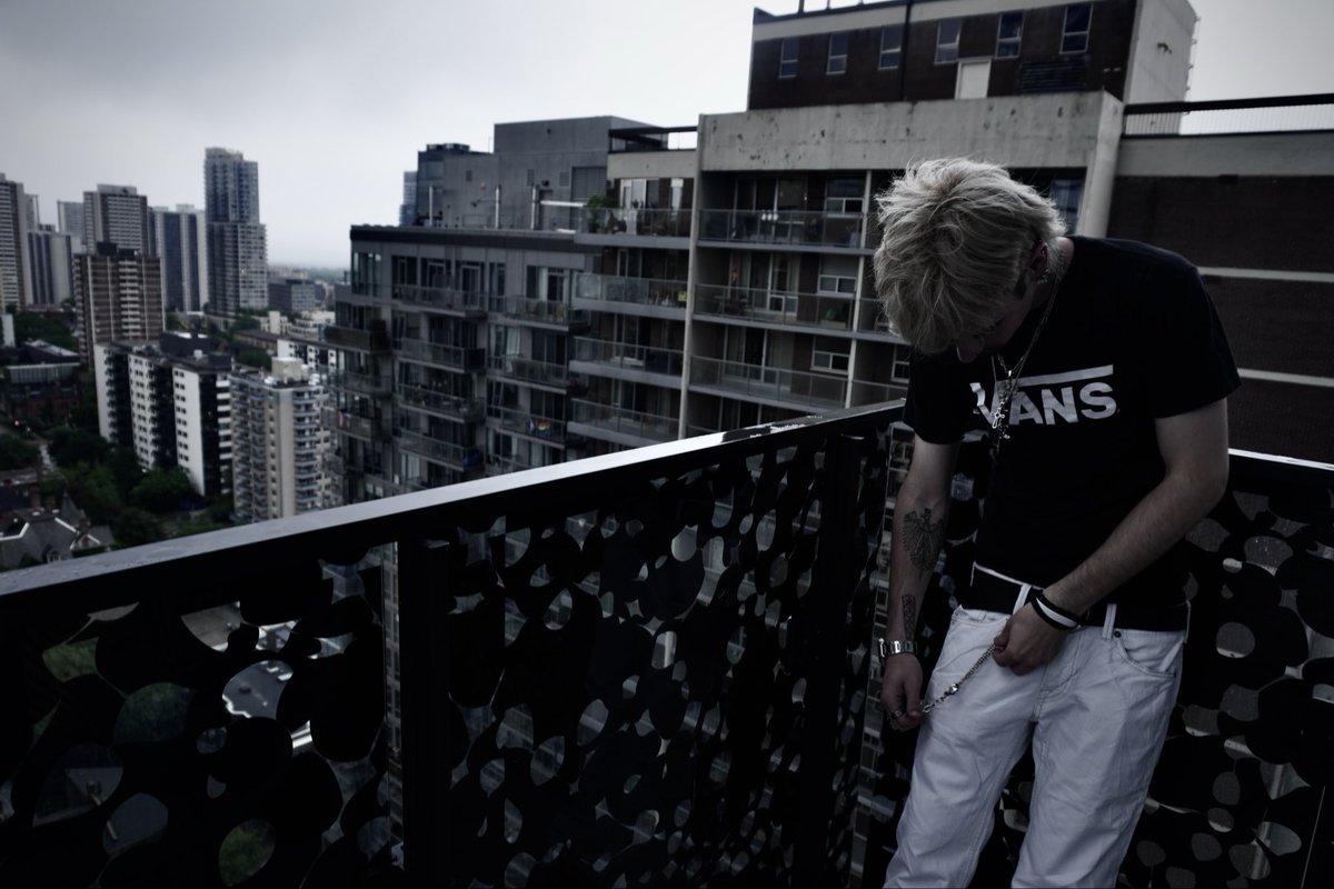 jarz_studios's tweet photo. do i have underground rapper aura or no? https://t.co/Gu2GzT1pL0