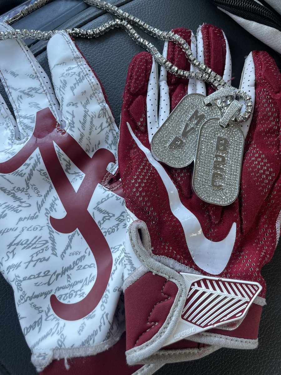 djcol_2's tweet photo. 2 pick 6’s in the @borntocompete game. @CoachNickPopiel @RedElephant_FB @RecruitTheG @CoachMIL1 @SaiRajUGA @CoachSanders14 @WilliamInge1 @CoachAnderson28 @JeremyO_Johnson @RustyMansell_ @ChadSimmons_ @BALLERSCHOICE1 @Da_DREAM47 https://t.co/AAiO8ZQ02n