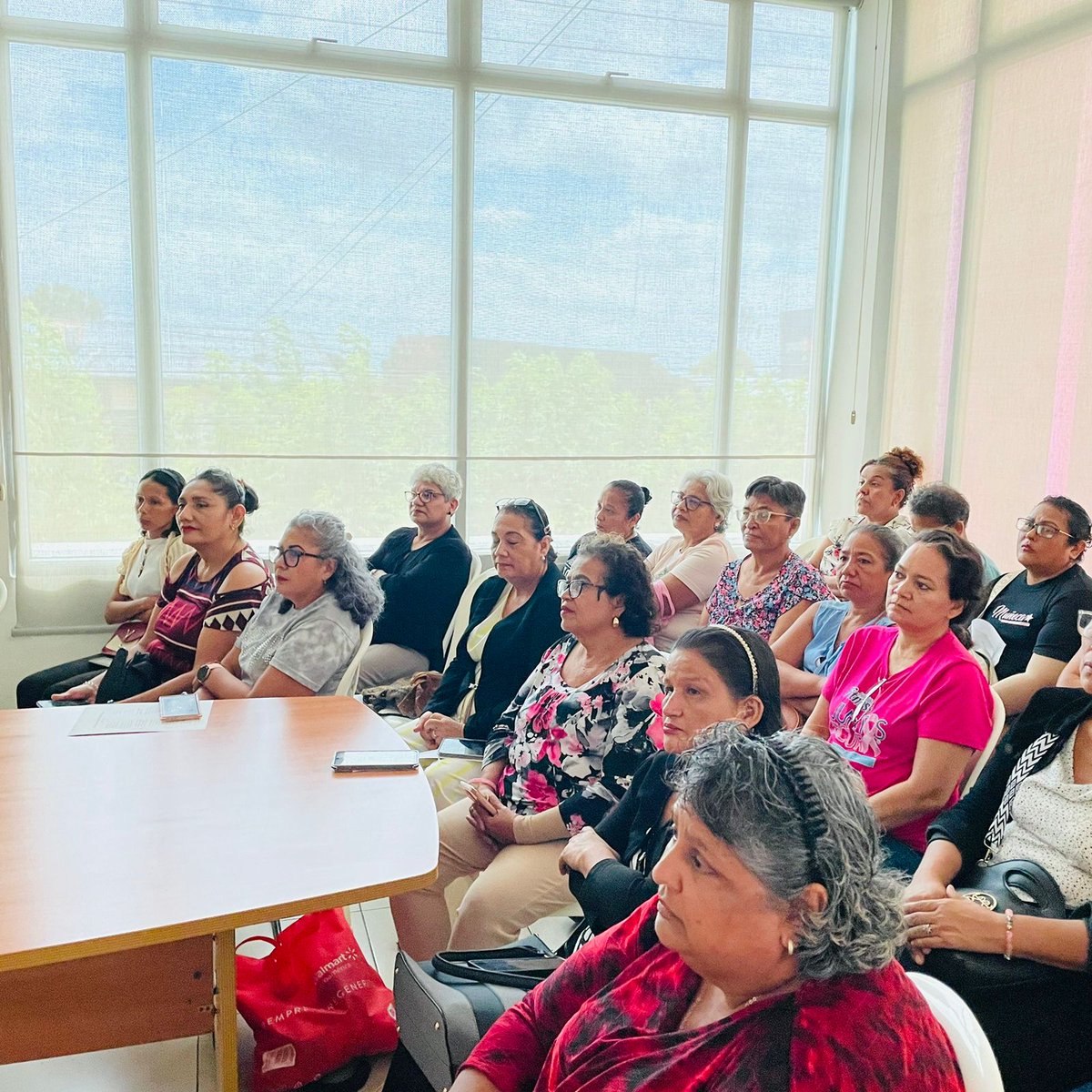 FOG_Salud's tweet photo. 🗂️🏫Segundo ciclo de la Charla “Sanando mi historia” con pacientes de la Fundación. 

✍️ Un espacio de reflexión y compartir para entender que tu historia no te define, sino que te transforma.

#tumejorpartido #fog #fogsalud https://t.co/dVGT65tnjK