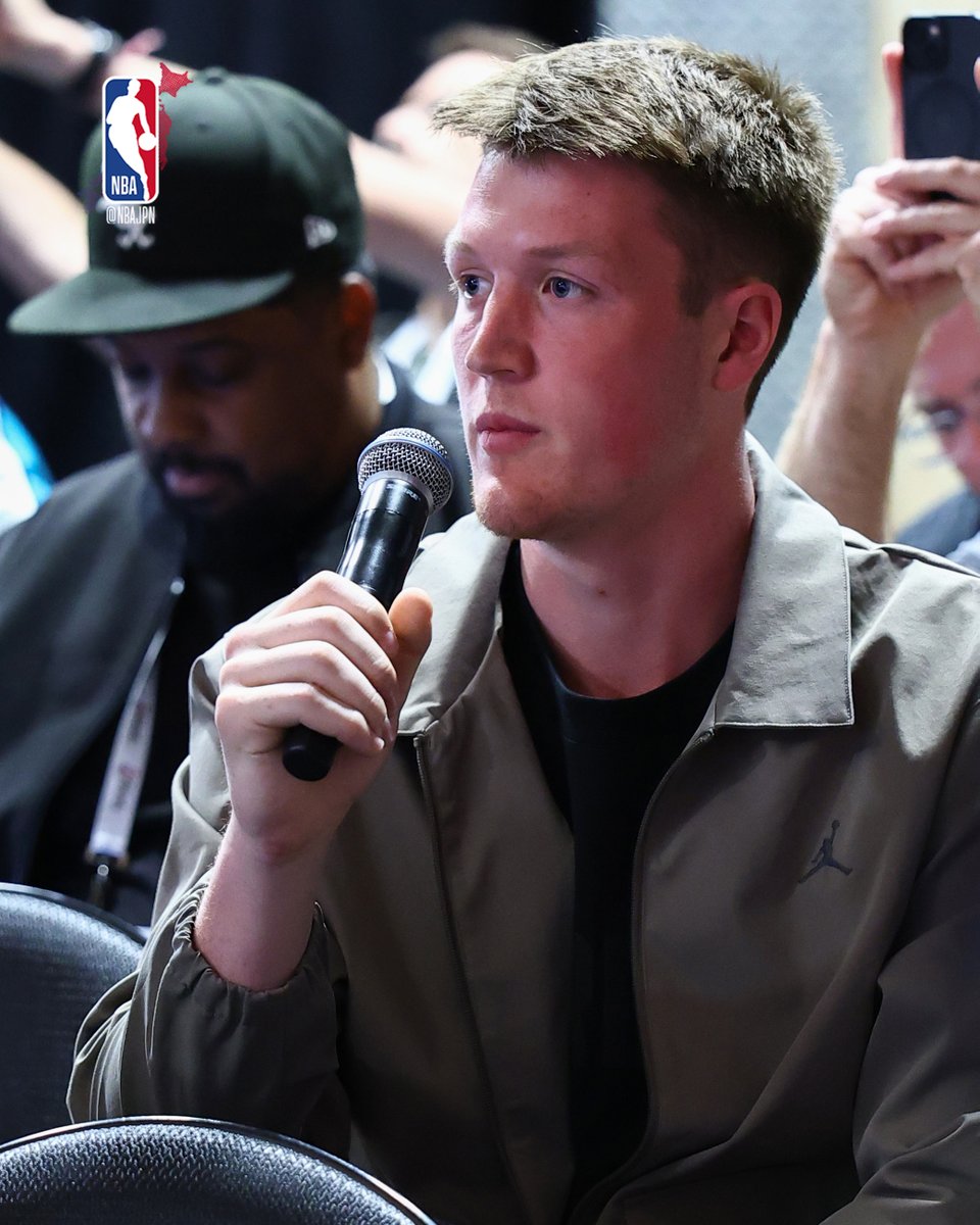 NBAJPN's tweet photo. コン・カニップル🎤ジェイレン・ブランソン
「勝てる選手になる秘訣は何❓」

#NewYorkForever @nyknicks 
#HiveMentality @hornets

#NBAFinals #NBAJPN https://t.co/p7f13OX6Ph