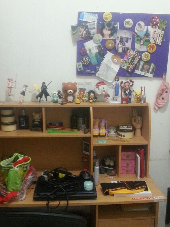 kawaiichichu's tweet photo. Nemu foto kamar aku waktu tahun 2013 (12 tahun yang lalu) dan ini kamar aku sekarang 🥹💓 https://t.co/cq5Uf7W7Yq