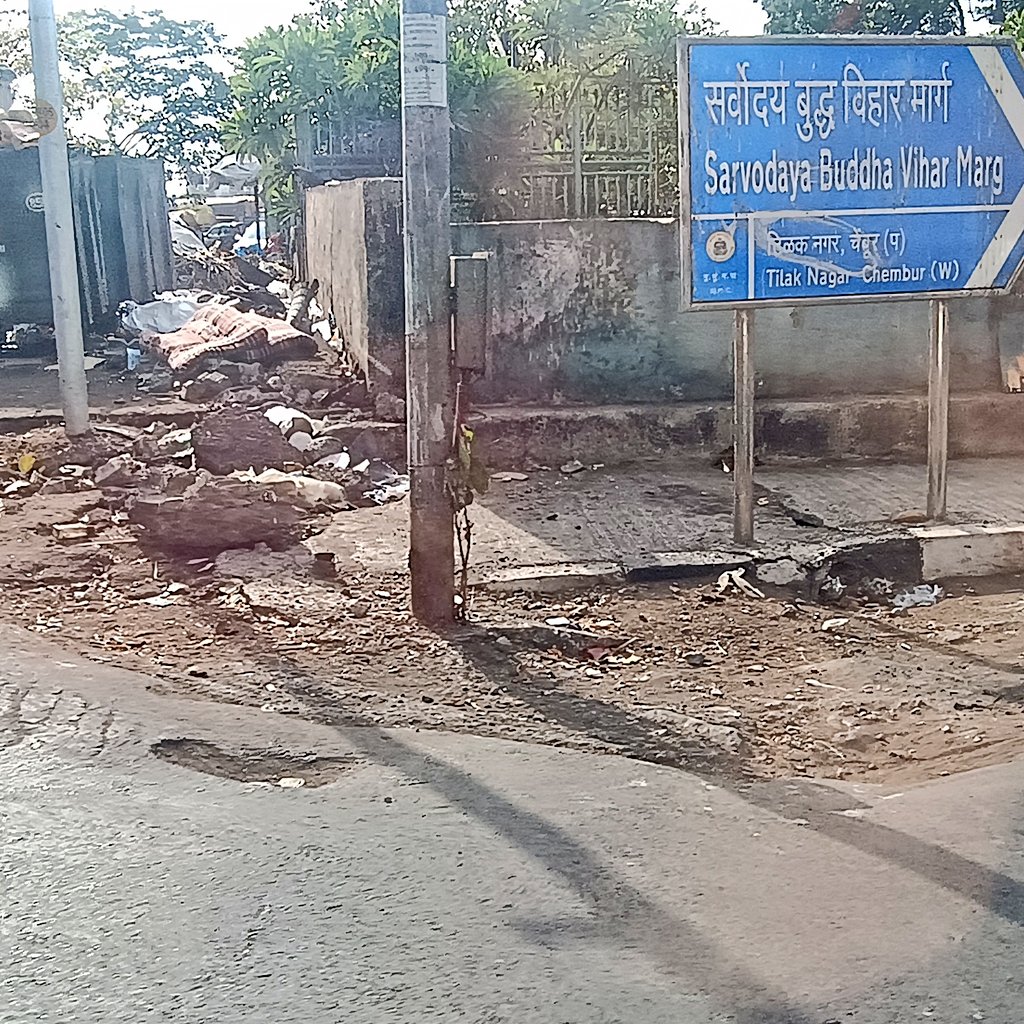 tilaknagarvocal's tweet photo. 🚧 Road leveling needed at corner of SRV hospital Chowk, opposite Satvik Hotel, Sarvodaya Buddha Vihar road(Pipeline road), Tilak Nagar, Chembur, Mumbai 89.
Requesting urgent repair
@mybmc @mybmcWardMW https://t.co/YPXbBfz98T