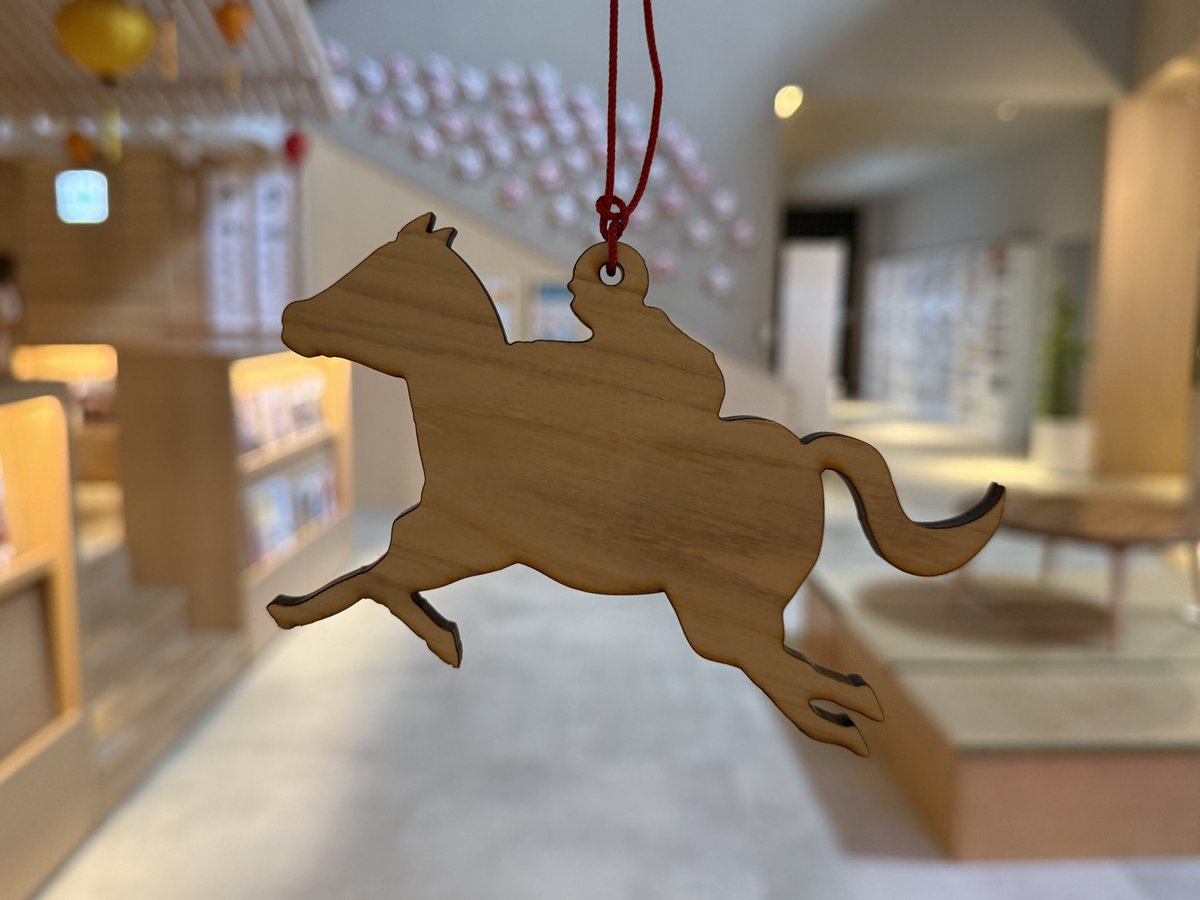 4ya_'s tweet photo. 湯守座で売ってる午年限定の馬型絵馬、ジョッキー乗ってたw 色塗りたい。顔型のやつも可愛くしたい。
#おふろcafé #四日市 #馬 https://t.co/uZnGEkF0Hw