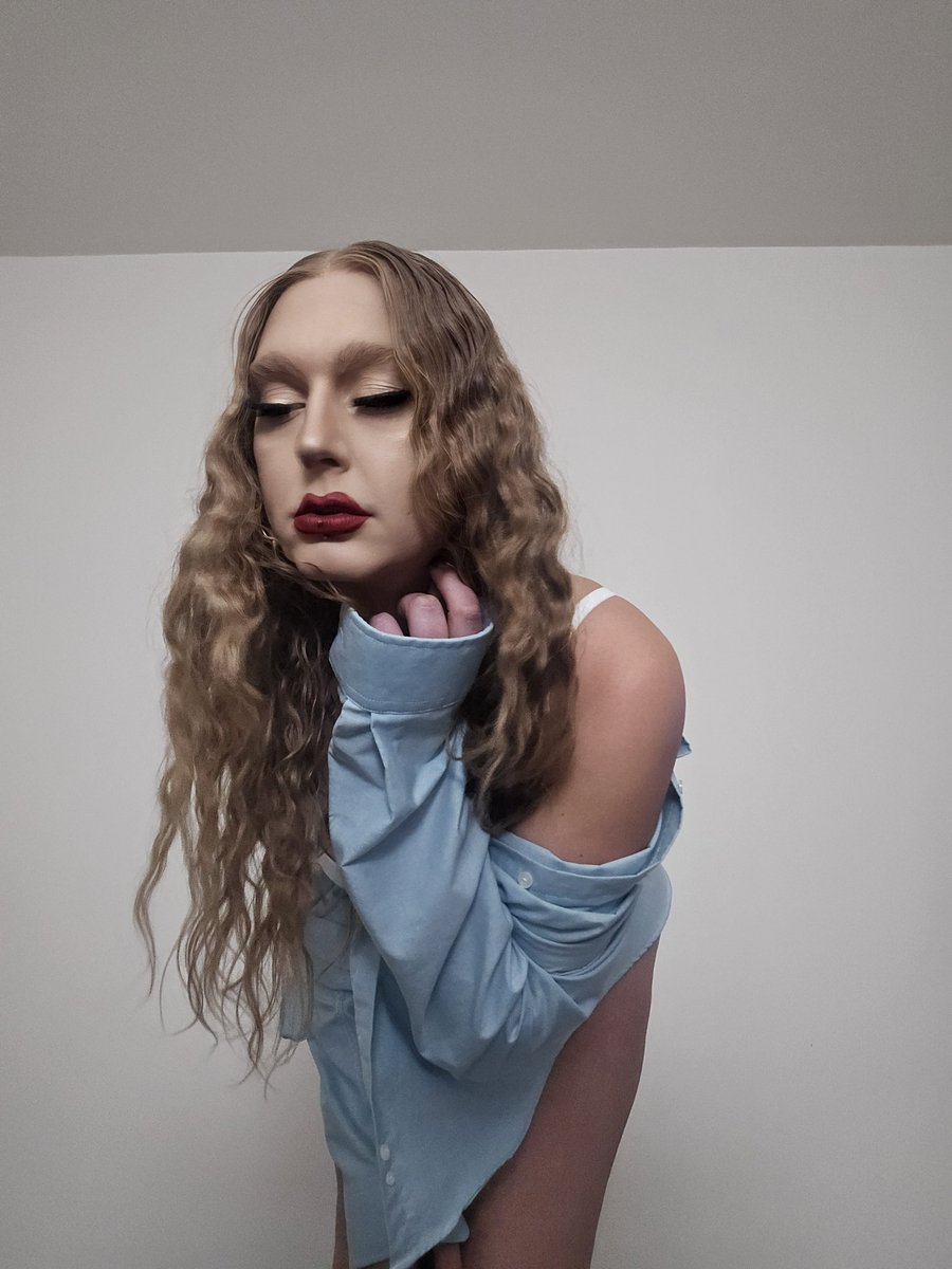 TallBlondeTS's tweet photo. #hello #officeshirt #whitebraandthong #wavyhair #redlipstick #tranny #transgender #content #buyit #pale #makeupslayed #makeup #hair https://t.co/zldp82XUrH