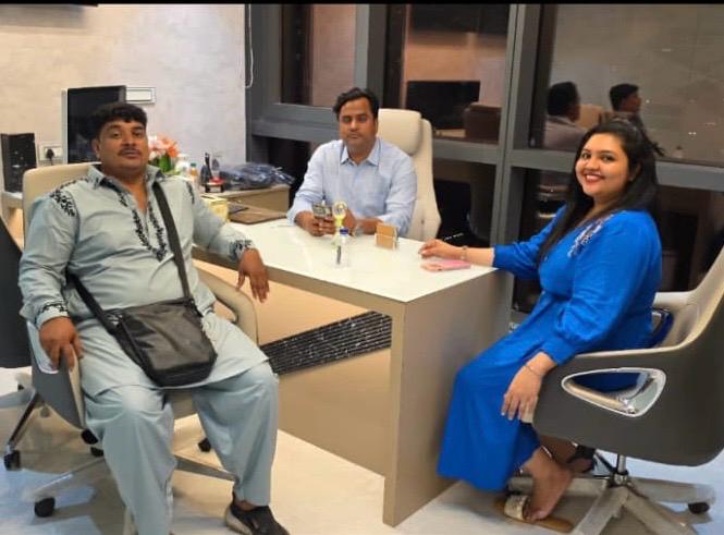shaneilahi's tweet photo. New chitfund 4000 crores scam case from Mankurd Mumbai one accused Naeem surrendered before #EOWUnit8 and absconded accused #Amanat #Tasleem #yogini with family if anyone knows anything please let me know @CPMumbaiPolice @DGPMaharashtra @CMOMaharashtra @dir_ed @ANI @TOIMumbai https://t.co/Qn2EUwMujR